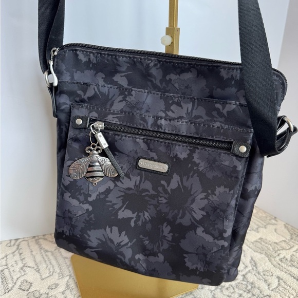 Baggallini Black Go Bagg Square Crossbody Handbag Travel Bag - Picture 1 of 10